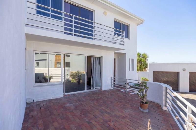 3 Bedroom Property for Sale in Bloubergrant Western Cape